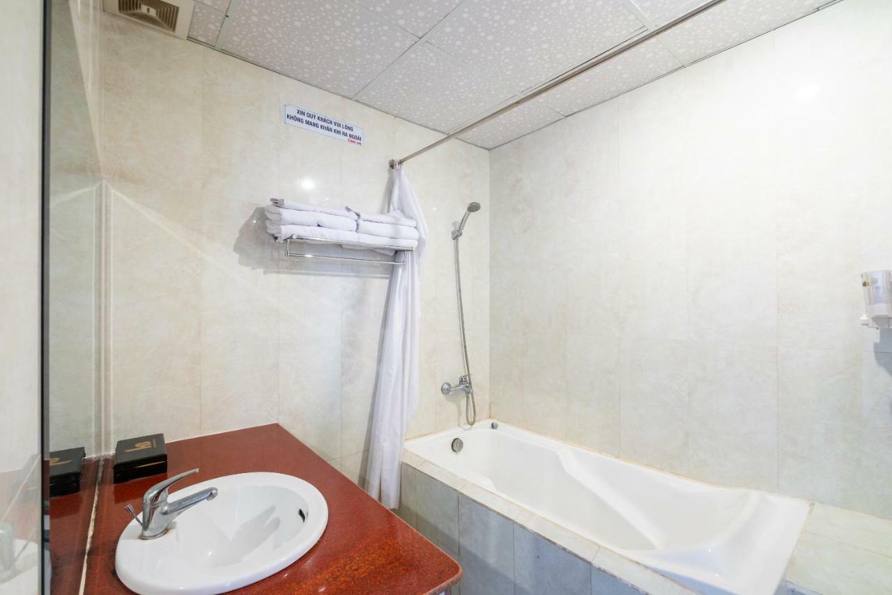 Oyo 375 Hoa Binh Hotel ダナン エクステリア 写真